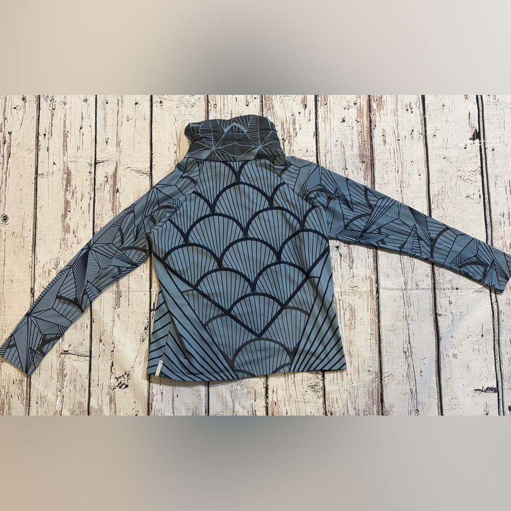 Active Usa Gray Geometric Jacket - image 3